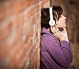 15 increíbles beneficios de escuchar música