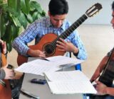 Desbloquea la paz interior a través de melodías sagradas.