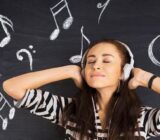¿Cuáles son los beneficios psicológicos de escuchar música?