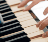 Aprender piano de jazz: empezar con método y pasión