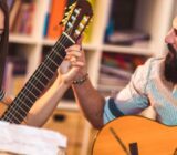 Las cualidades de un buen profesor particular de guitarra