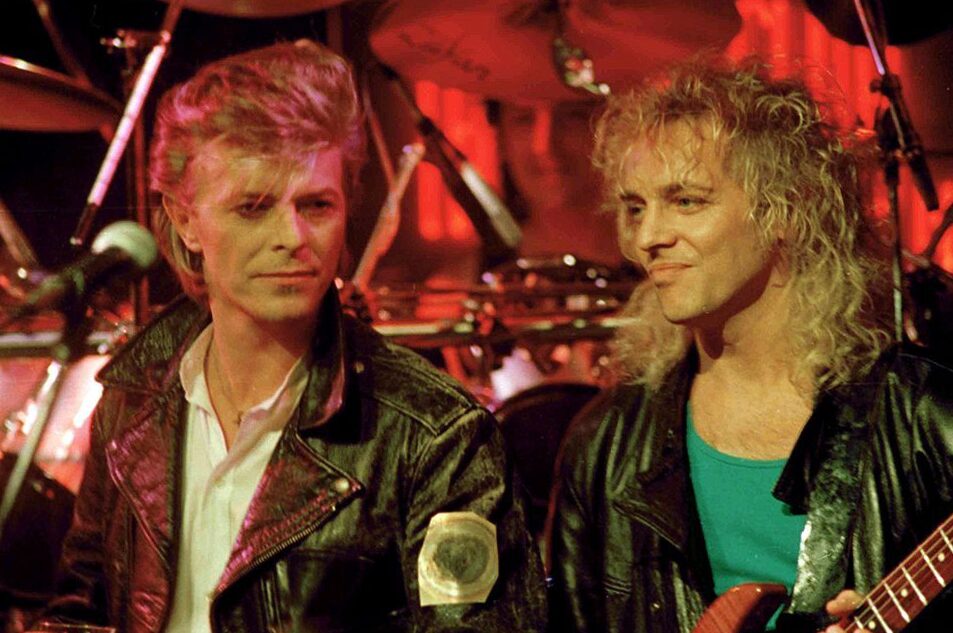 David Bowie y sus guitarristas