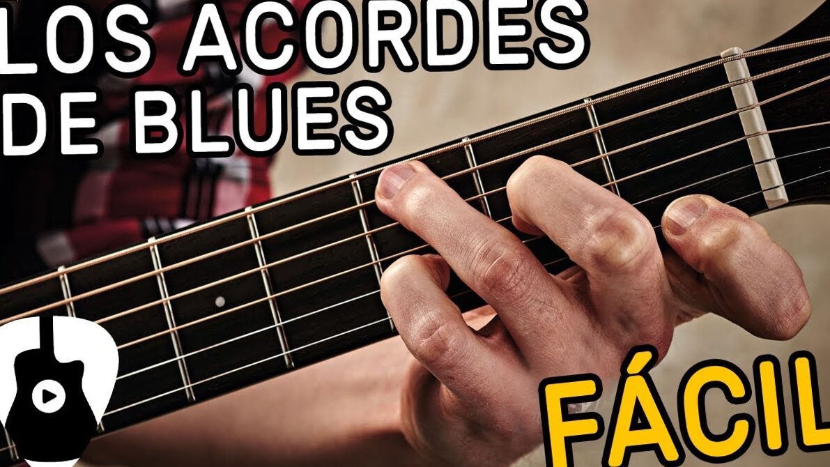 Él toca la guitarra de blues.