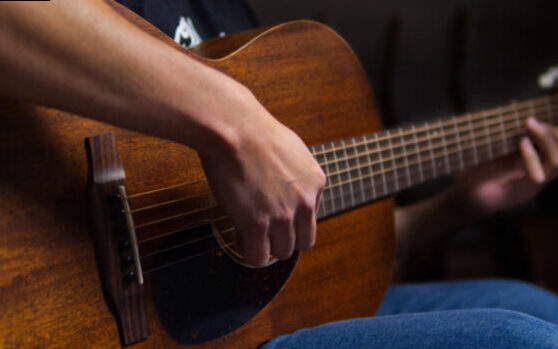 Elegir tu guitarra acústica: nosotros te ayudamos