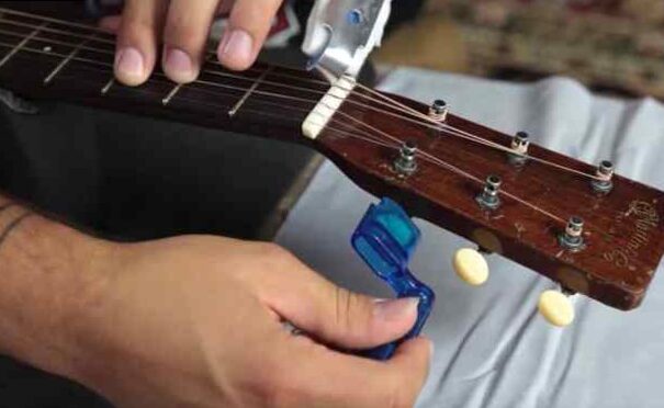 Obtenga más información sobre Reemplazar cuerdas de guitarra