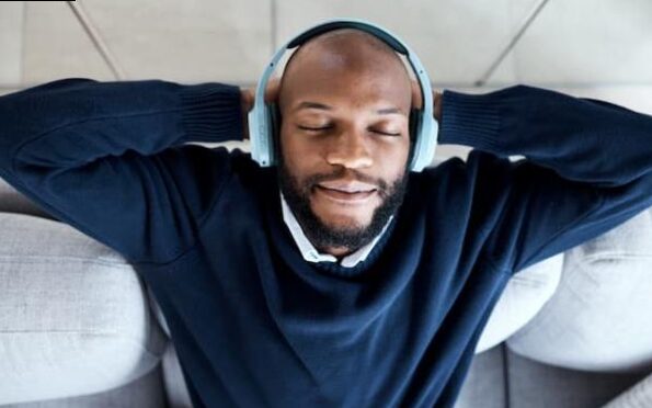 Porque la gente escucha música.